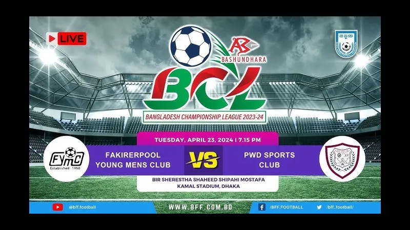 Người chơi của Fakierpool YMC và PWD Sports Club đang tranh chấp bóng trên sân cỏ Người chơi của Fakierpool YMC và PWD Sports Club đang tranh chấp bóng trên sân cỏ