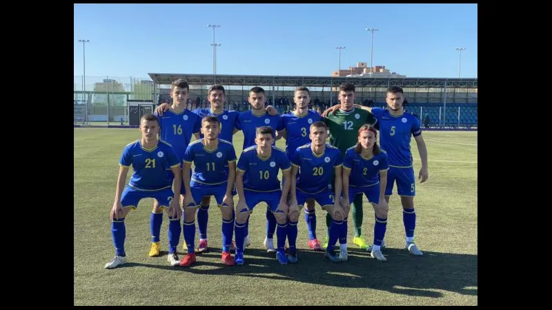 Cầu thủ U19 Kosovo chiến đấu quyết liệt với U19 Thổ Nhĩ Kỳ